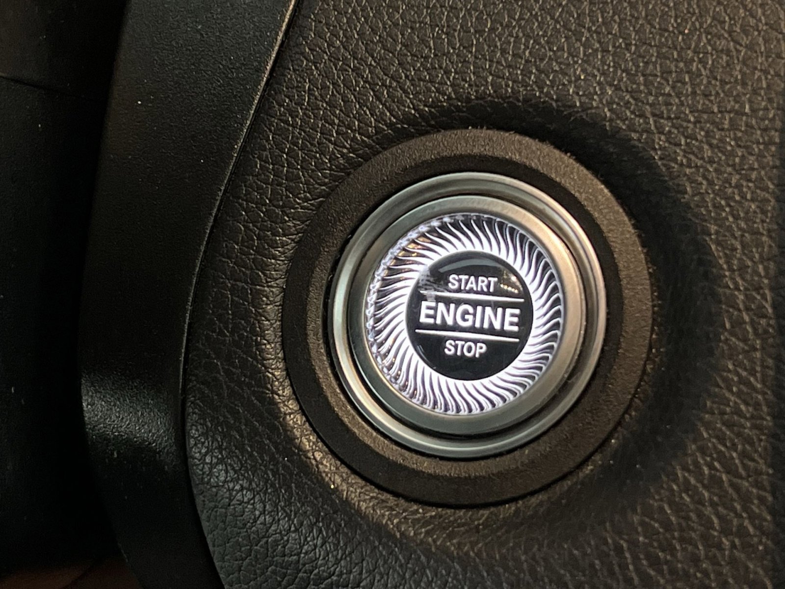 Used 2020 Mercedes-Benz GLC 300 4MATIC image 35