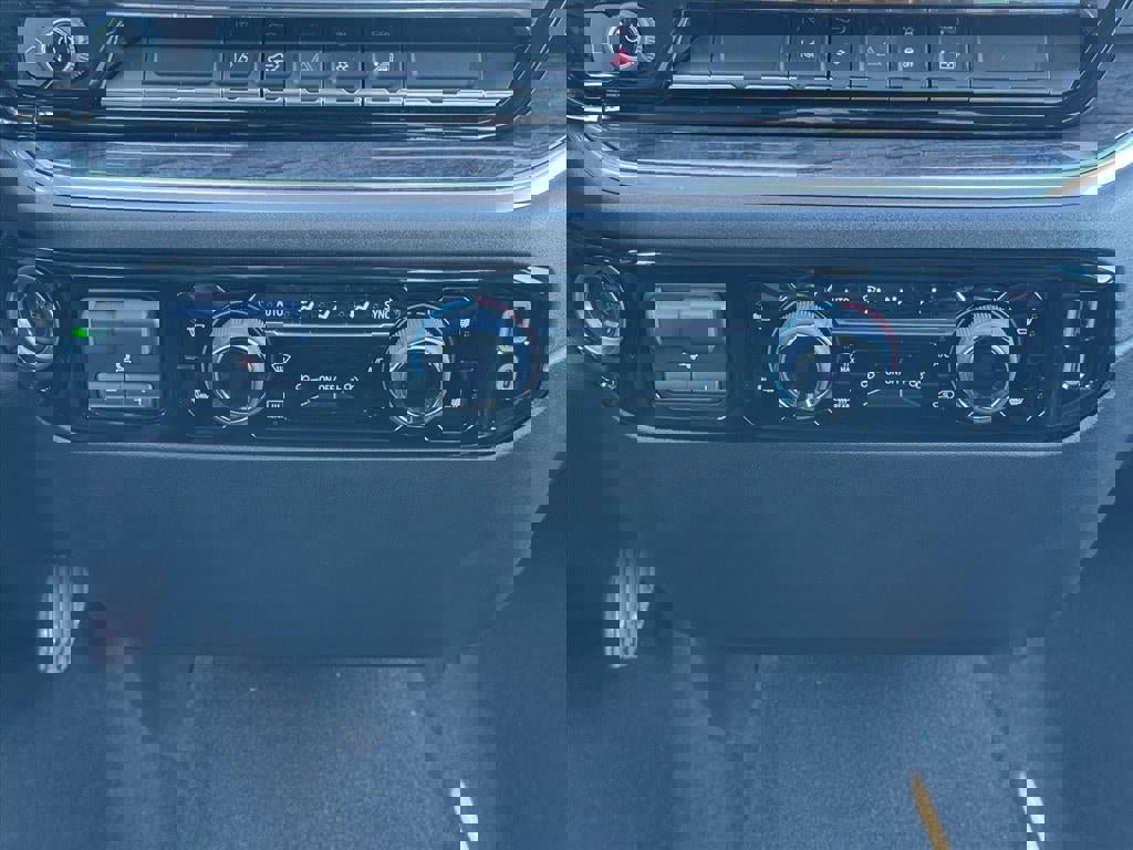 Used 2024 Chevrolet Silverado 3500 LTZ image 10