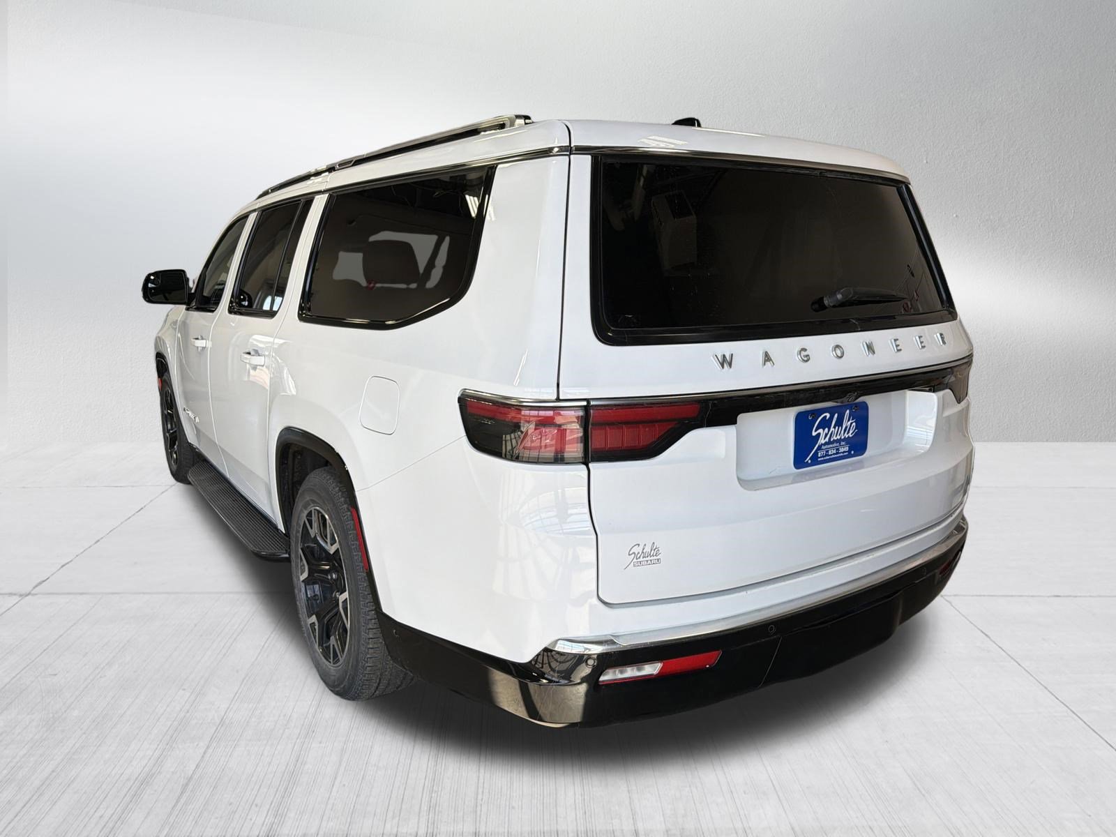 Used 2025 Jeep Wagoneer L Series III AWD/4WD image 5