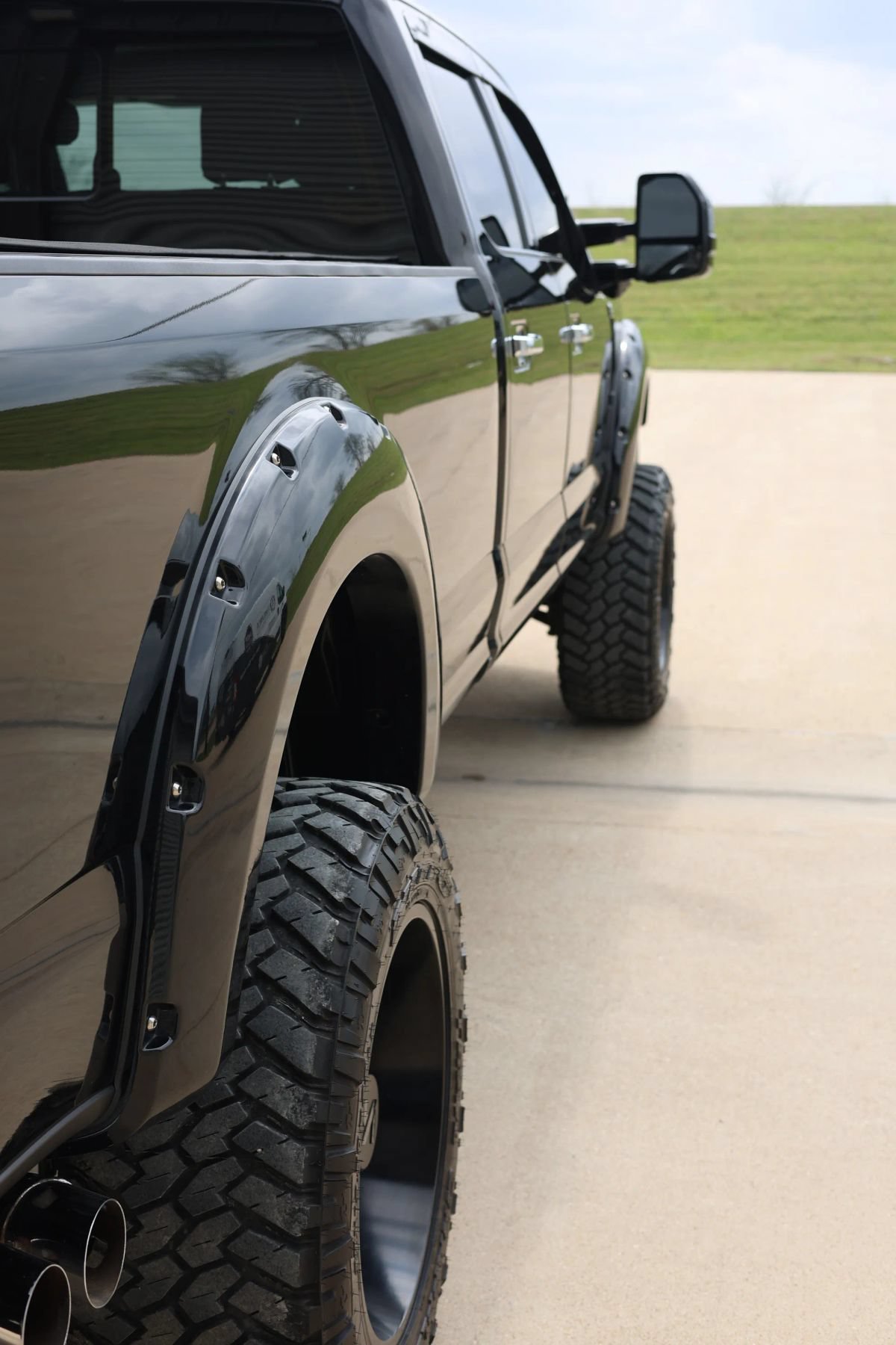 Used 2021 Ford F350 Platinum w/ FX4 Off-Road Package AWD/4WD image 5