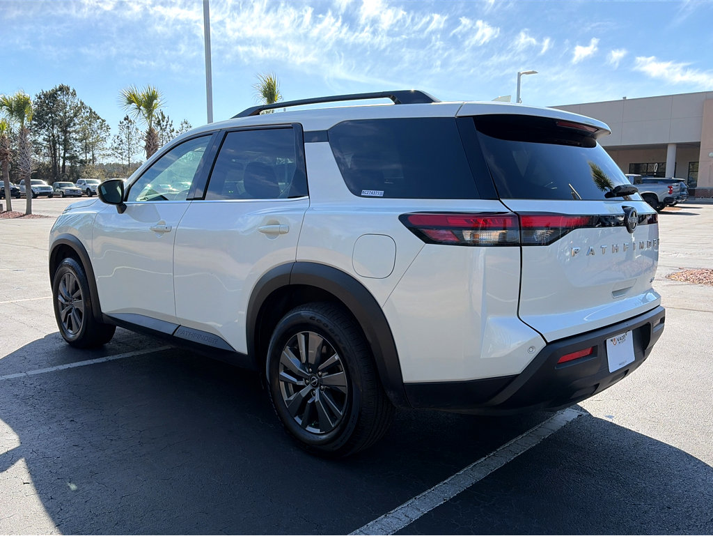 Certified 2024 Nissan Pathfinder SV image 27