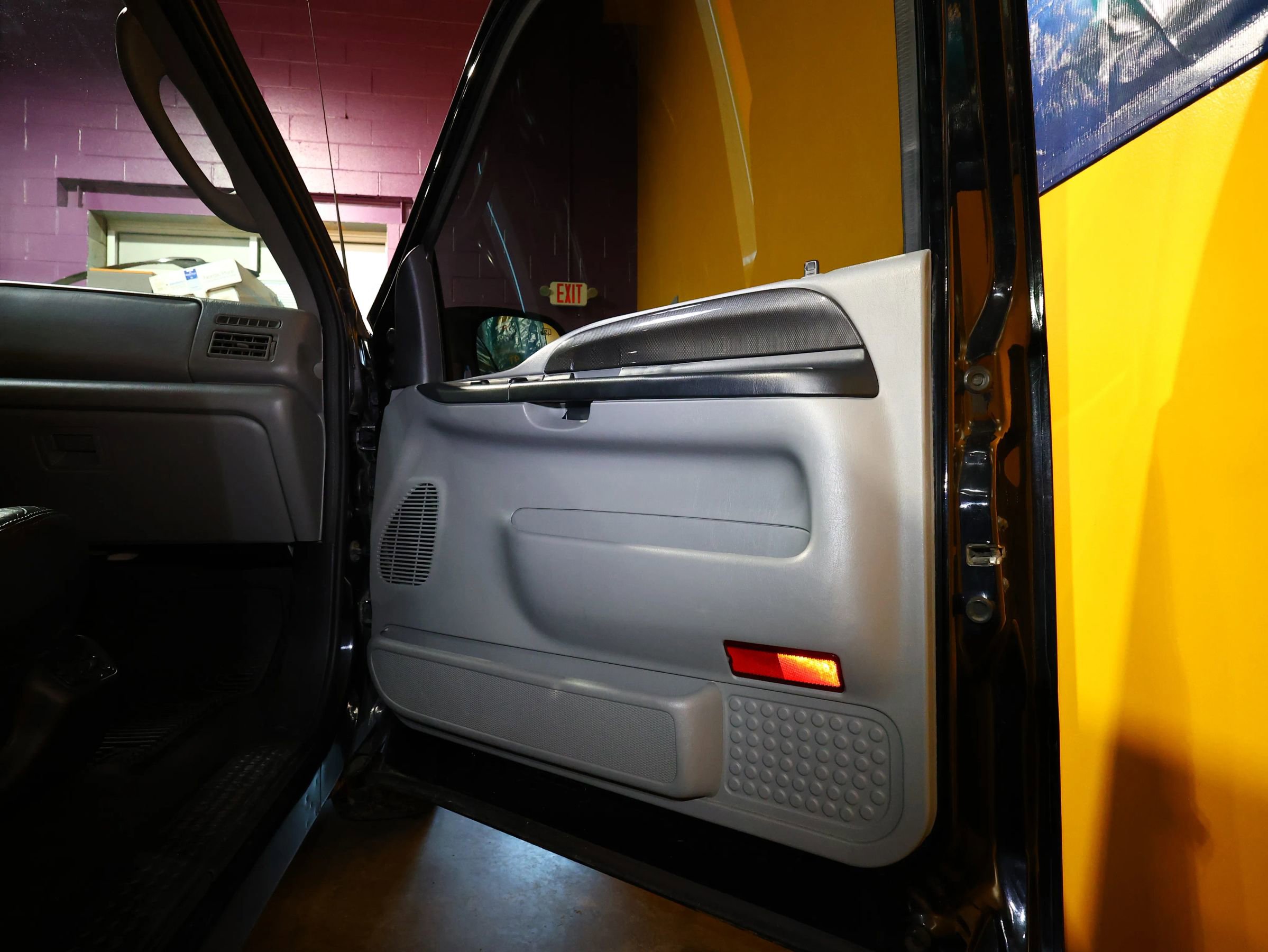 Used 2003 Ford F350 XLT image 36