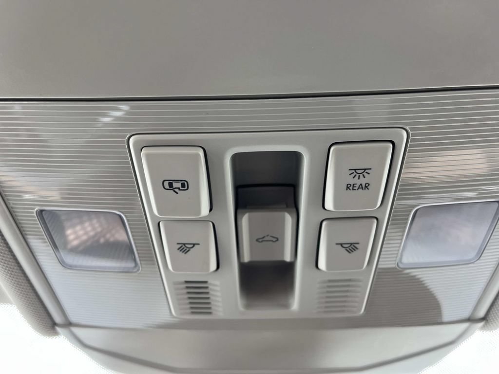 Used 2025 Volkswagen Jetta SEL FWD image 17