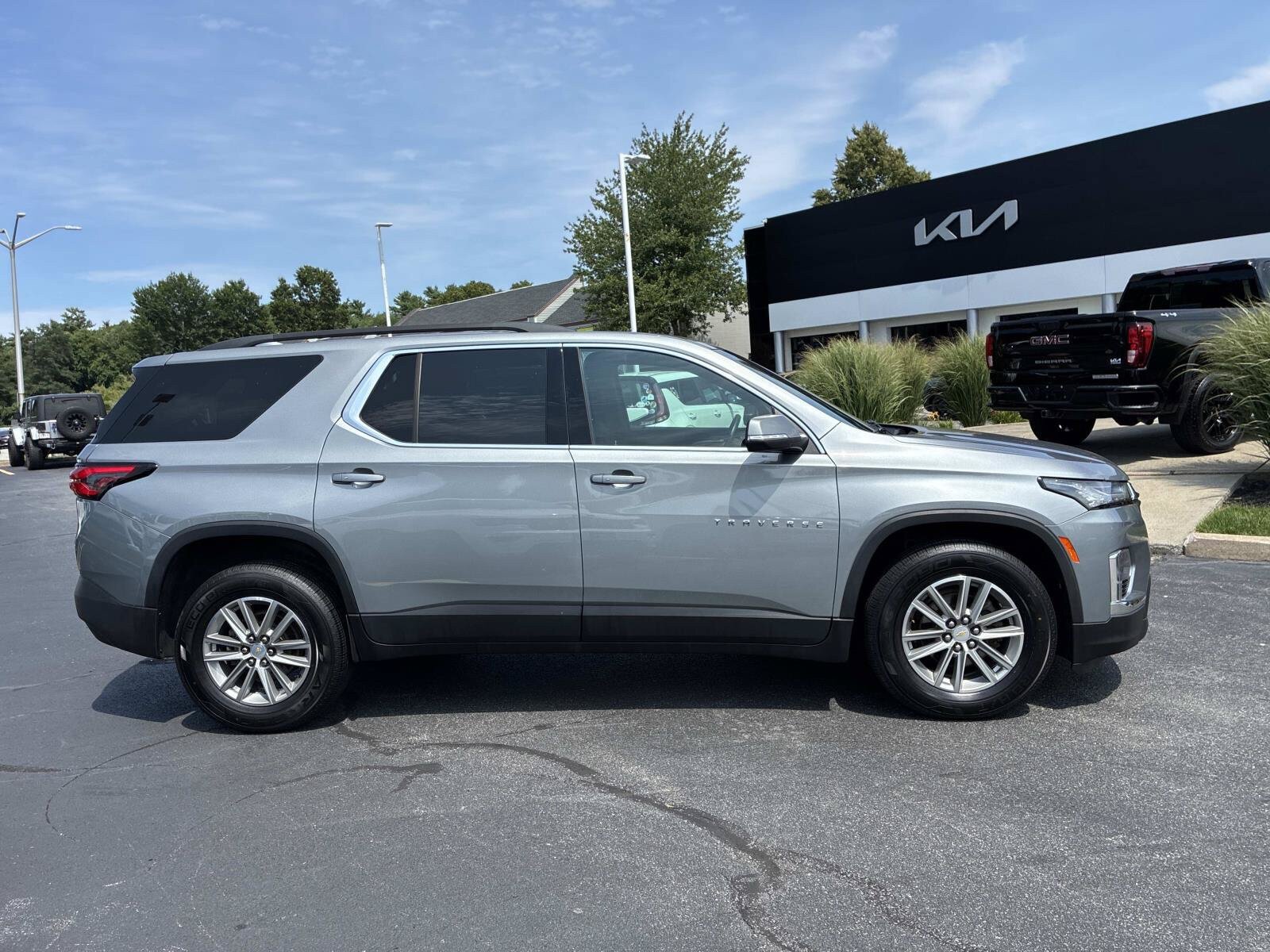 Used 2023 Chevrolet Traverse LT AWD/4WD image 8