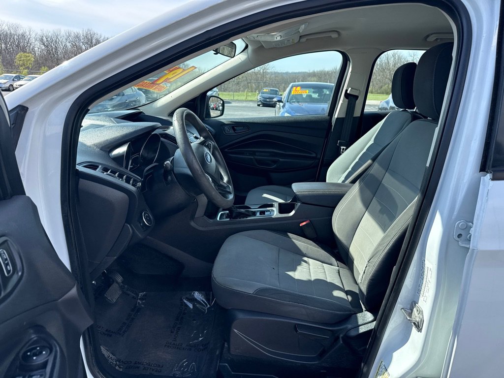 Used 2019 Ford Escape S image 9