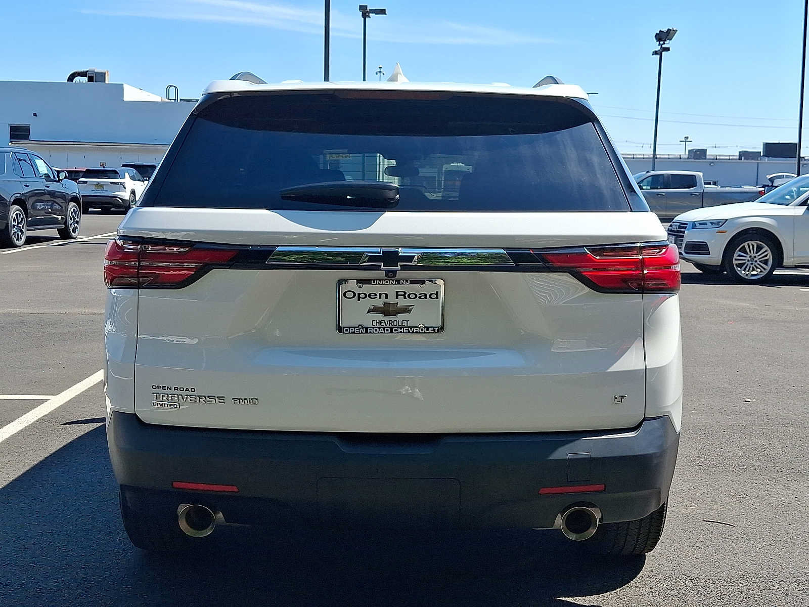 Used 2024 Chevrolet Traverse LT AWD/4WD image 5