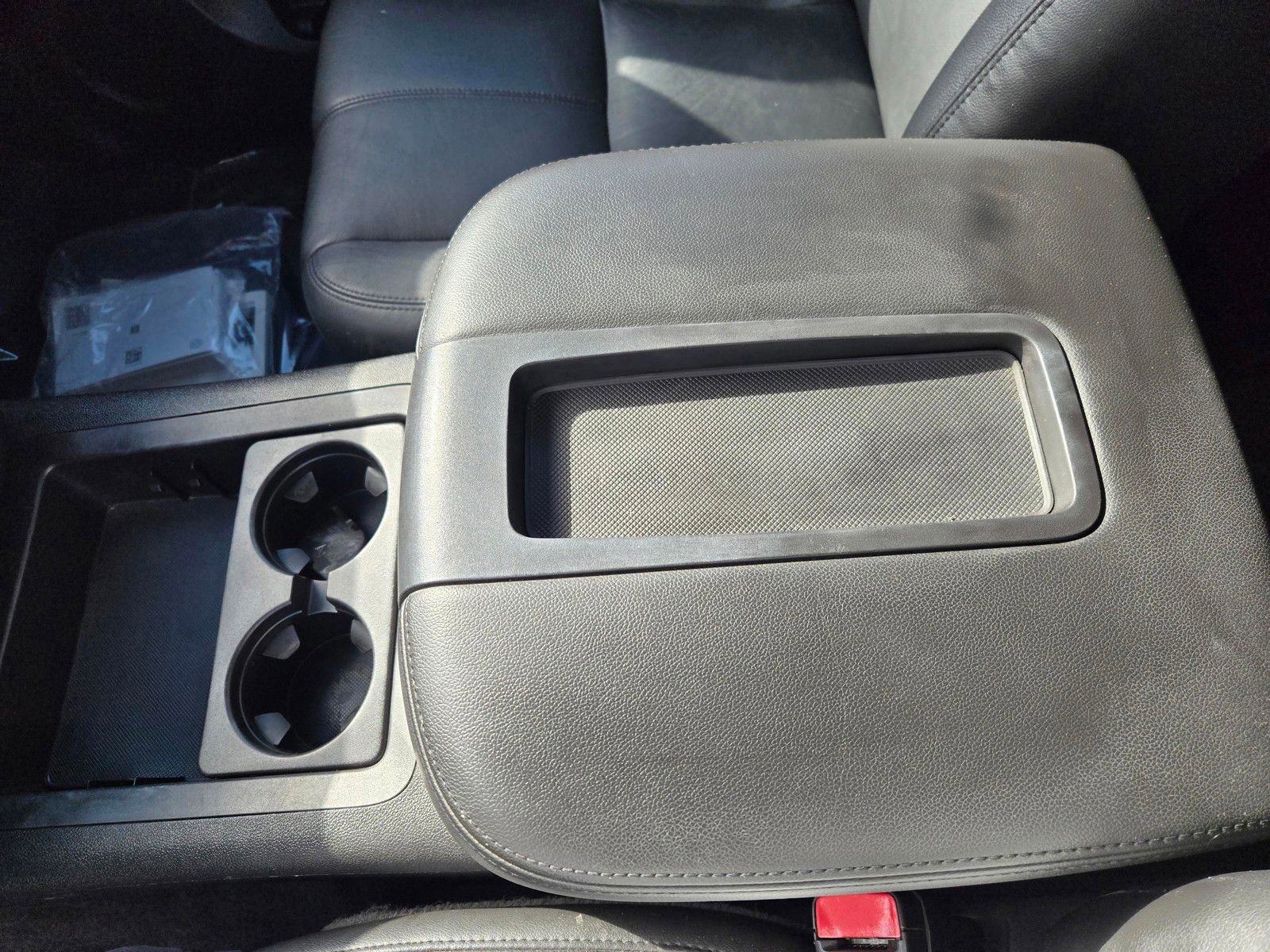 Used 2014 Chevrolet Suburban LT image 25