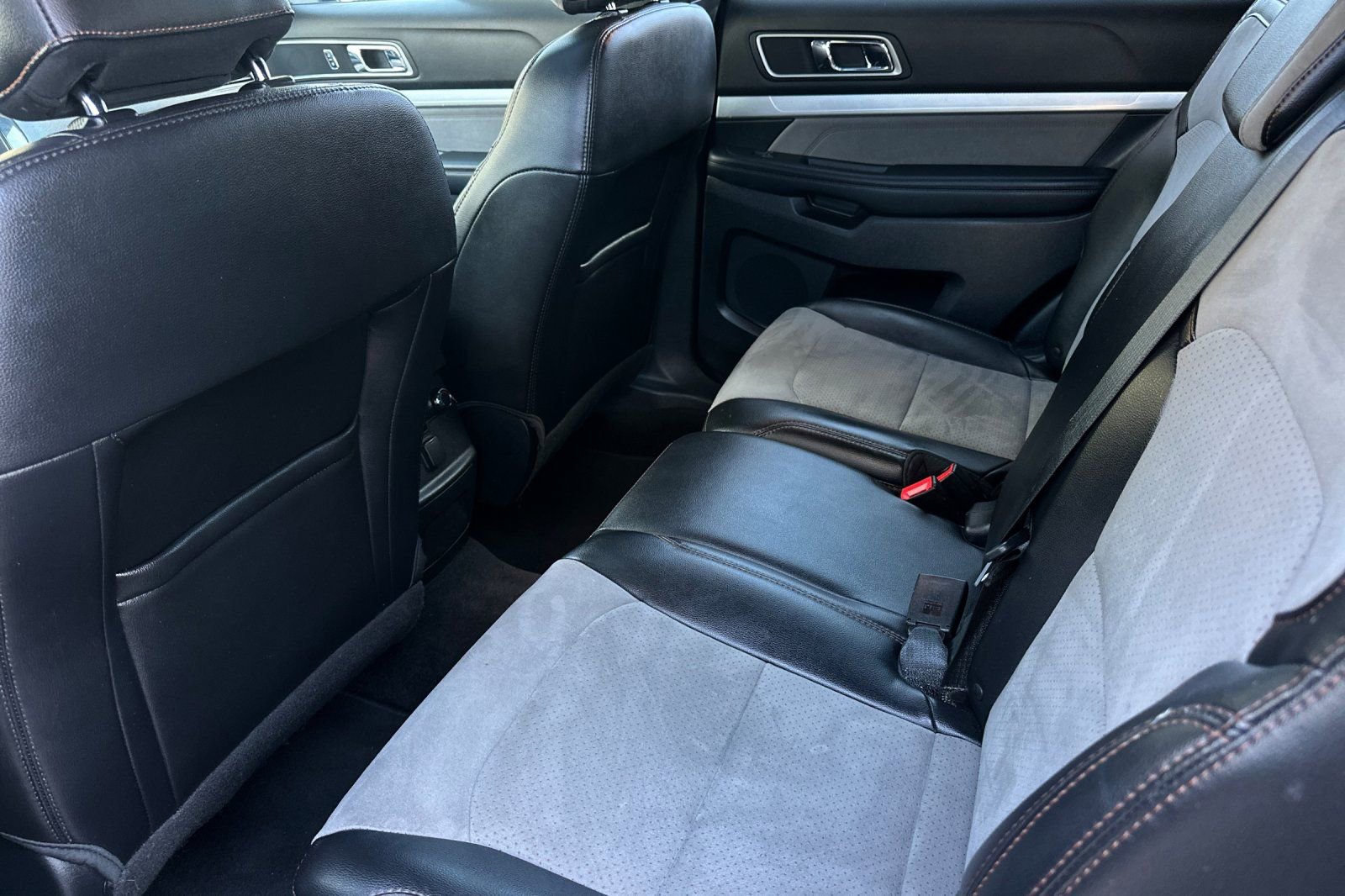 Used 2017 Ford Explorer XLT w/ Equipment Group 202A image 11