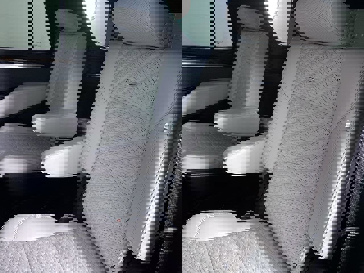 Certified 2025 Cadillac Escalade Premium Luxury Platinum image 15