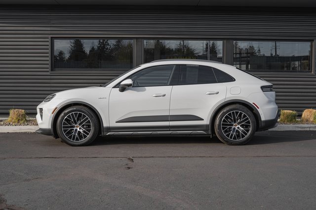 Used 2025 Porsche Macan 4 Electric image 2