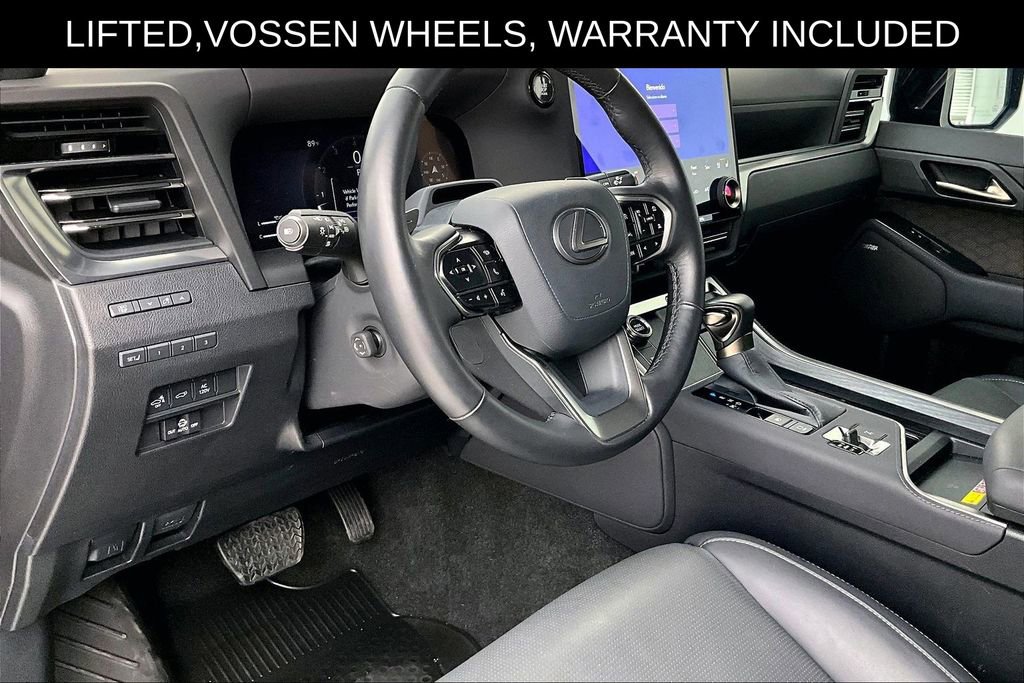 Used 2025 Lexus GX 550 w/ Accessory Package (2T) image 17