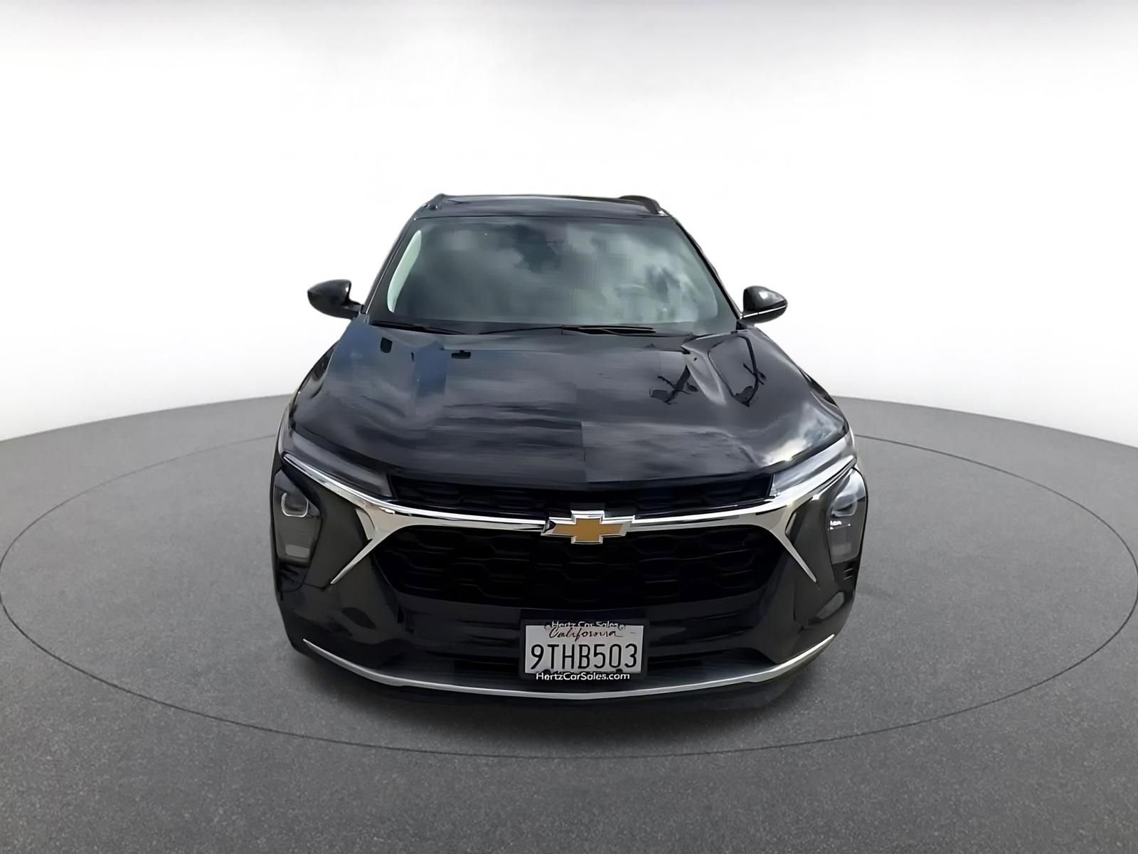 Used 2025 Chevrolet Trax LT FWD image 4