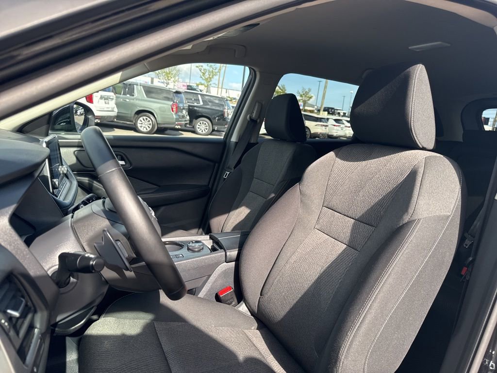 Used 2025 Nissan Rogue SV AWD/4WD image 15