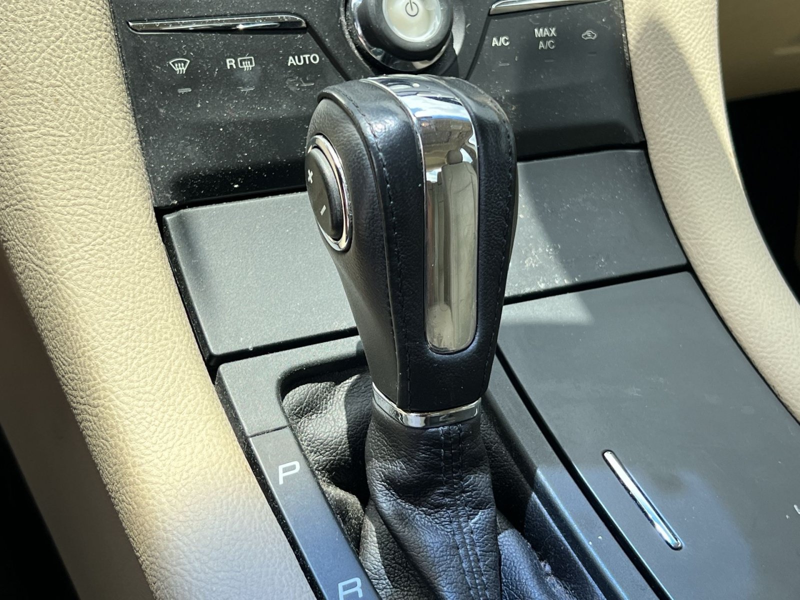 Used 2013 Ford Taurus SEL FWD image 19