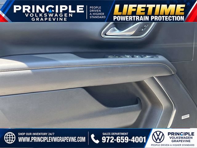 Used 2024 GMC Yukon AT4 w/ Technology Package AWD/4WD image 11