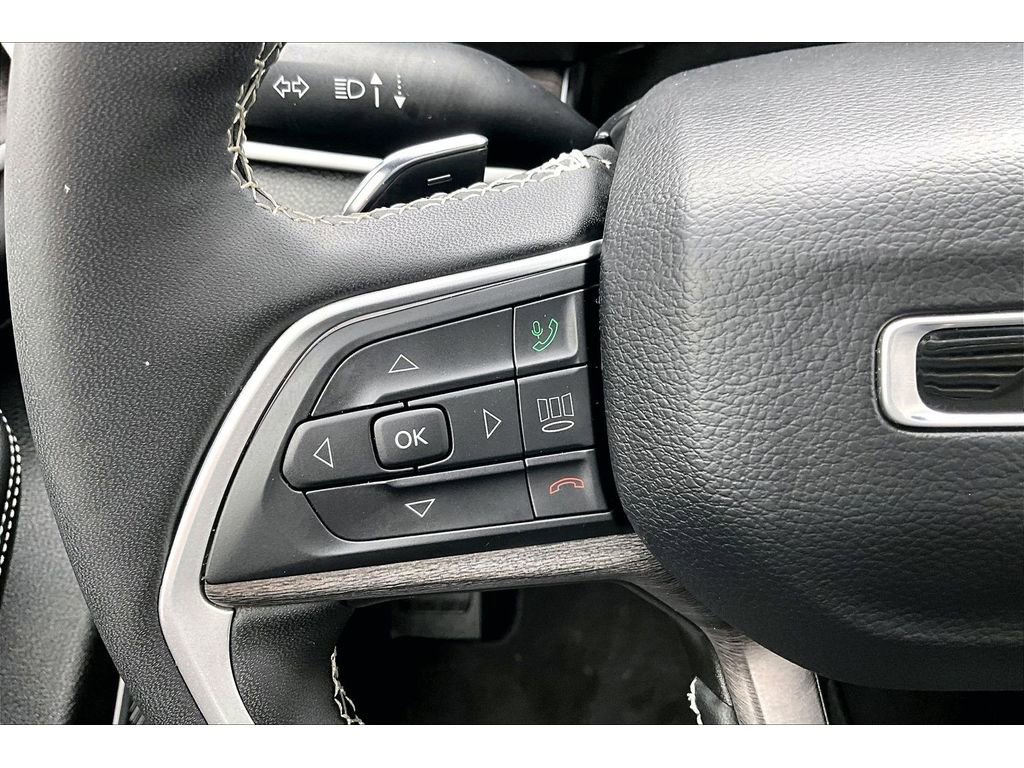 Used 2025 Jeep Grand Cherokee L Limited w/ Luxury Tech Group II image 24