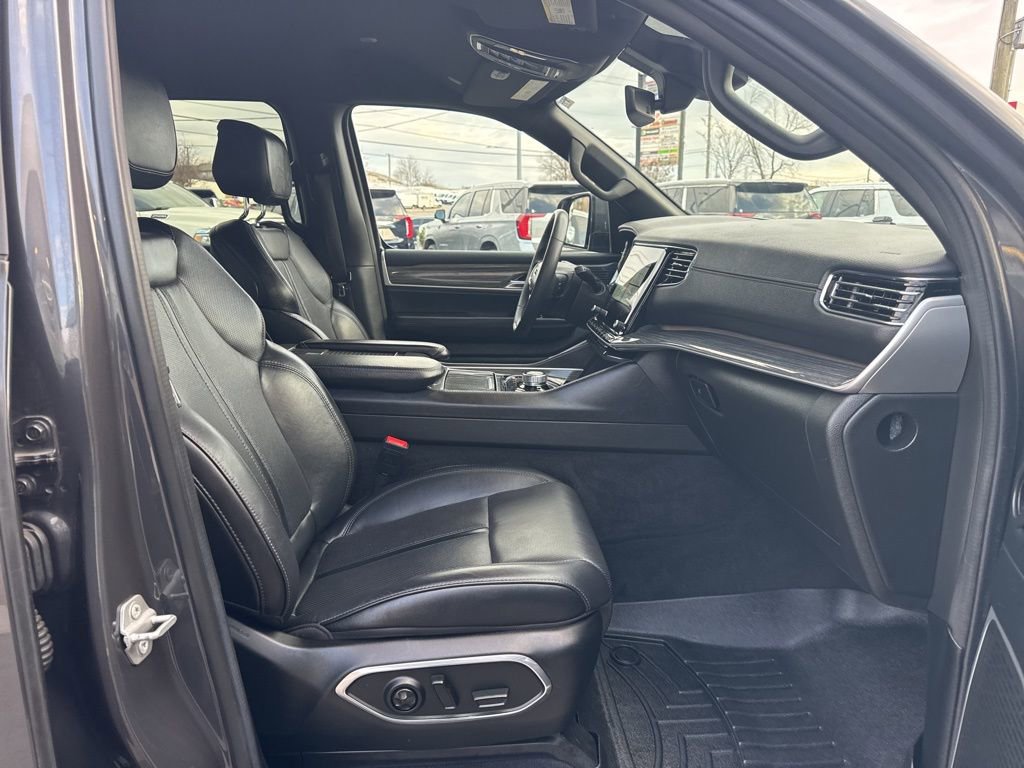 Used 2022 Jeep Wagoneer Series III w/ Flexible Seating Group image 20