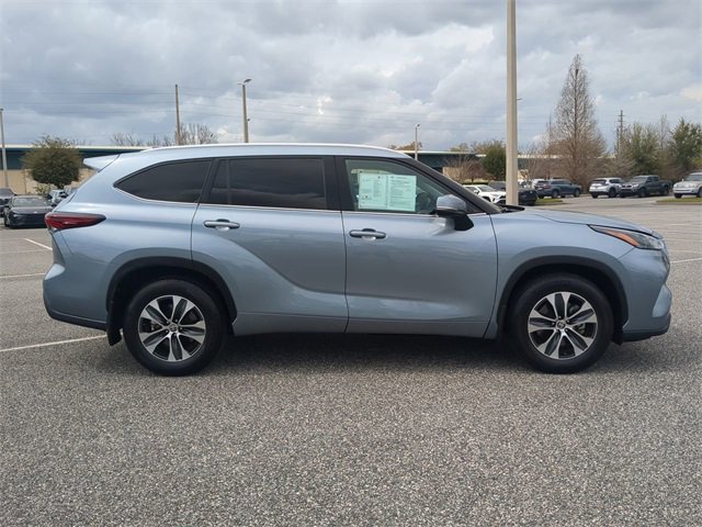 Certified 2024 Toyota Highlander XLE image 3