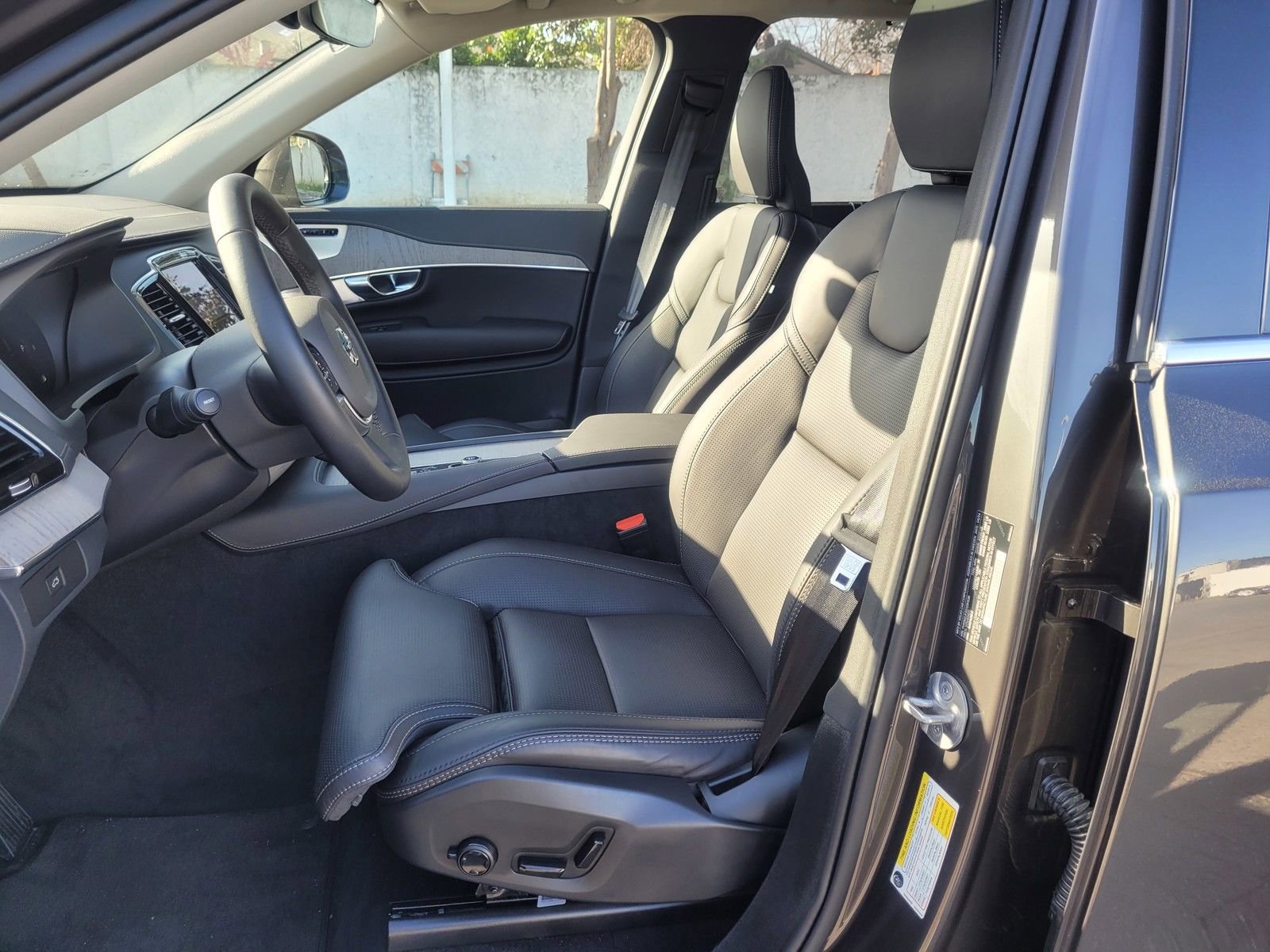 Certified 2025 Volvo XC90 B6 Ultra w/ Protection Package Premier image 9