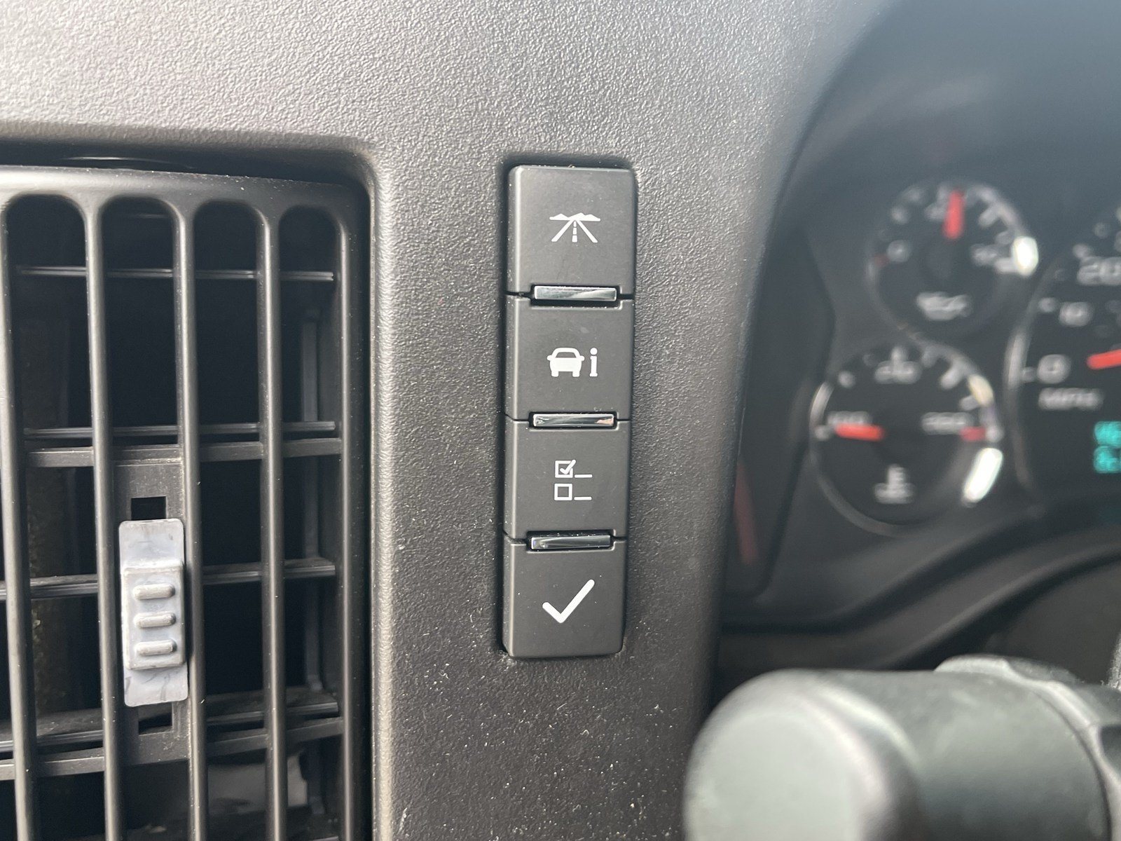 Used 2010 Chevrolet Express 1500 RWD image 20