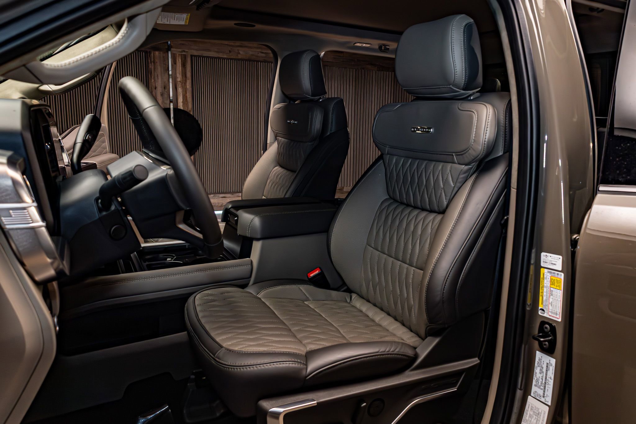 Used 2026 Ford F350 Platinum w/ Platinum Plus Package image 24