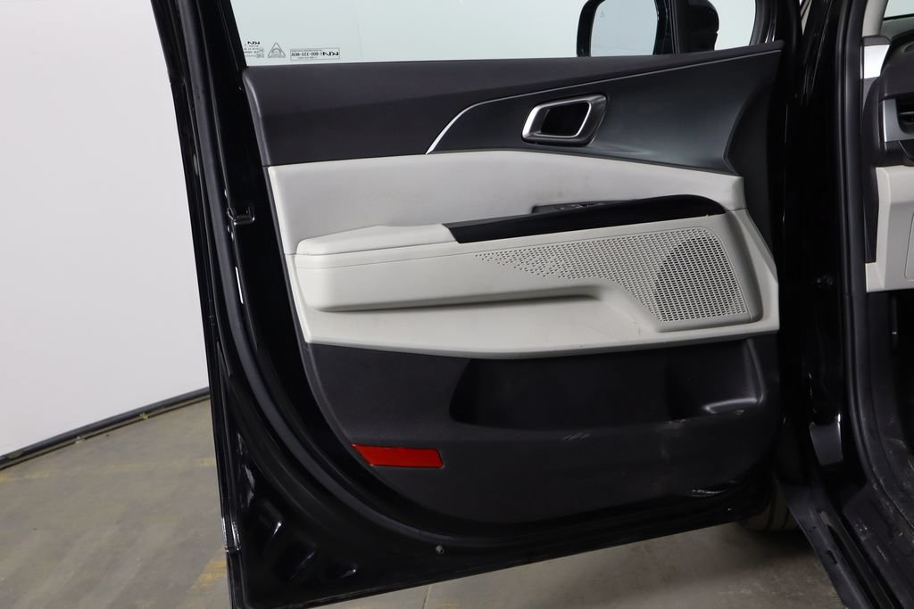 Used 2023 Kia Carnival LX FWD image 20