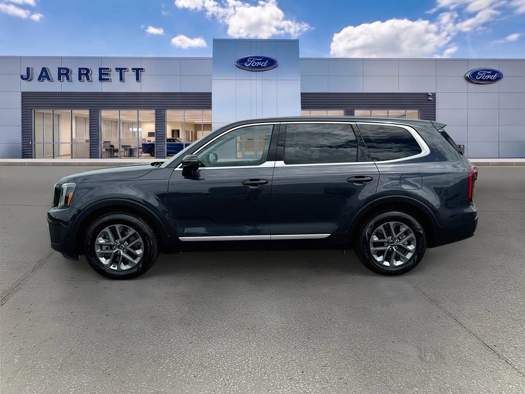 Used 2025 Kia Telluride LX FWD image 4