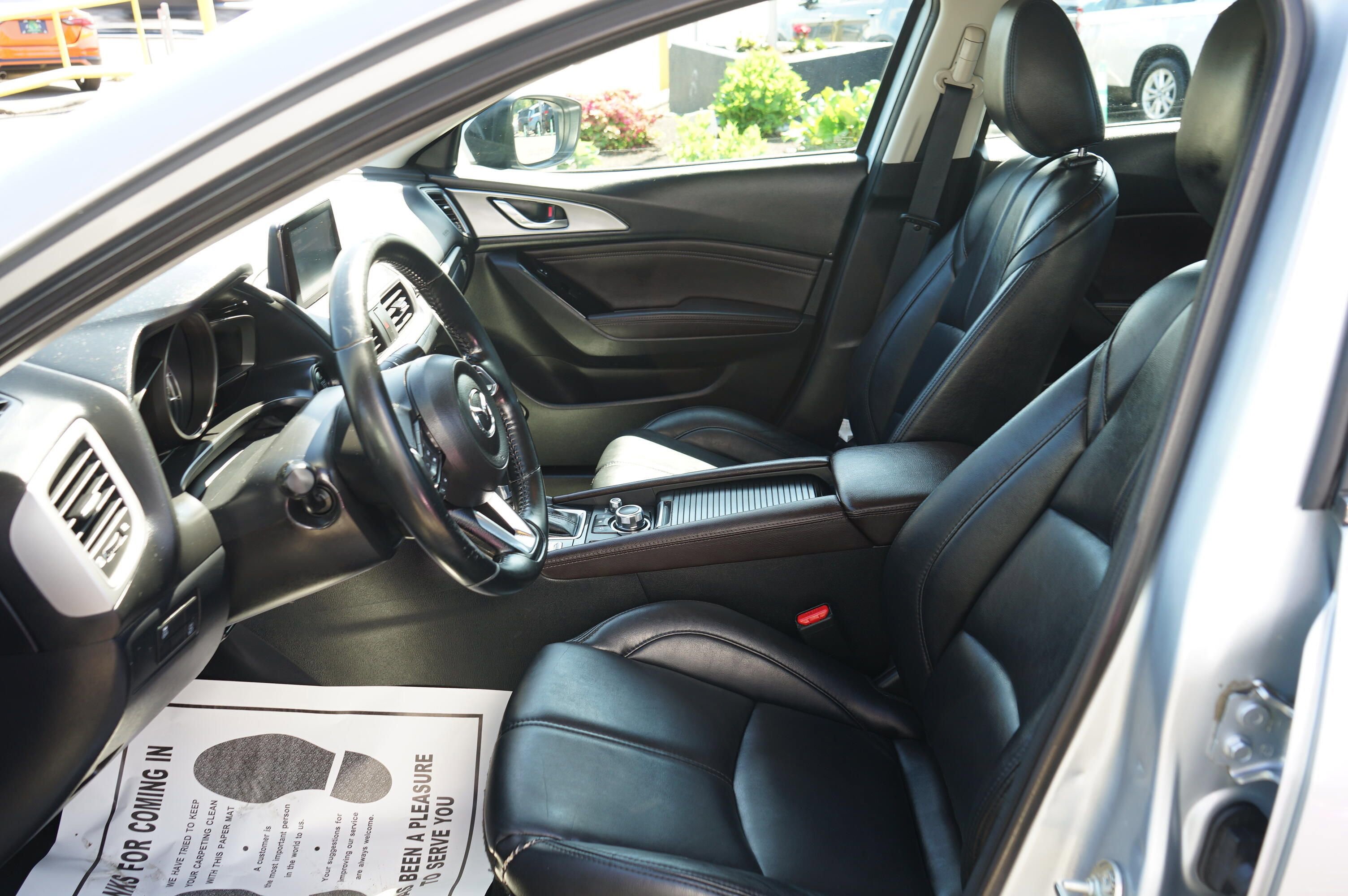 Used 2018 MAZDA MAZDA3 Touring FWD image 12