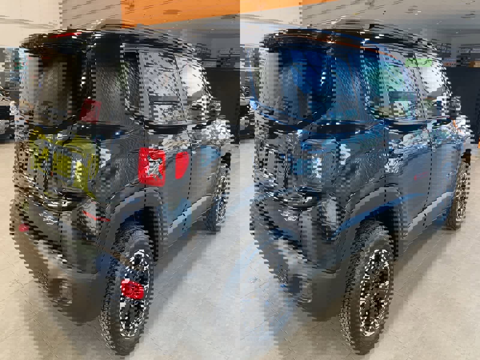 Used 2023 Jeep Renegade Trailhawk image 5