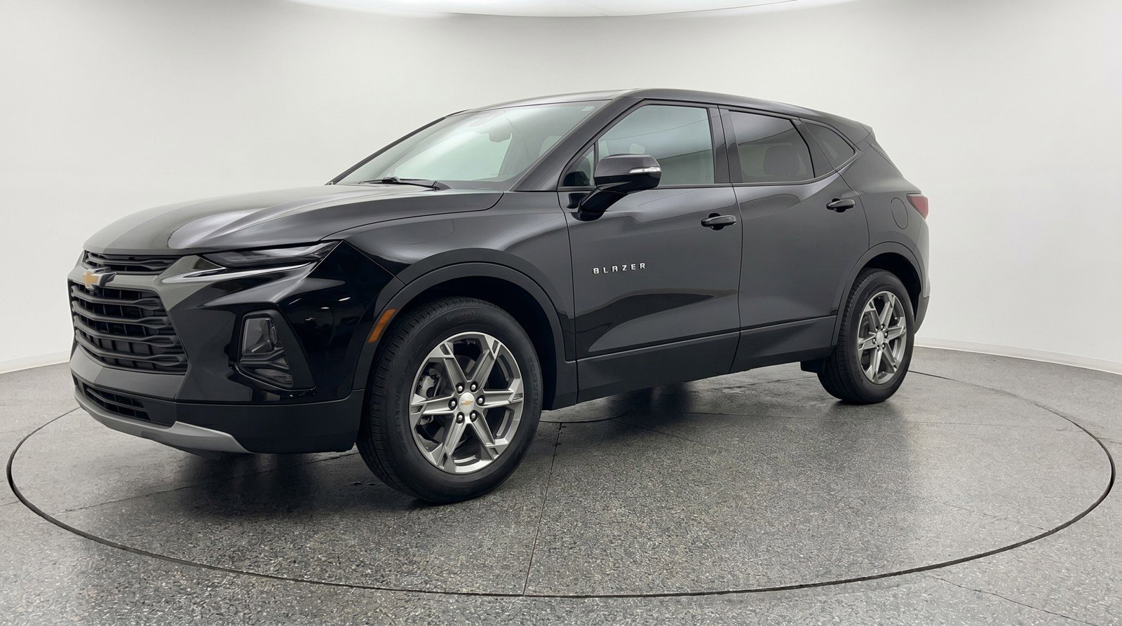 Used 2025 Chevrolet Blazer LT FWD image 3