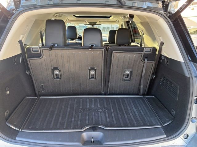 Used 2024 Nissan Pathfinder Platinum w/ Cargo Package image 17