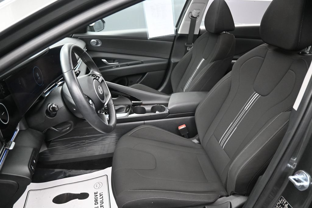 Used 2025 Hyundai Elantra SEL FWD image 30