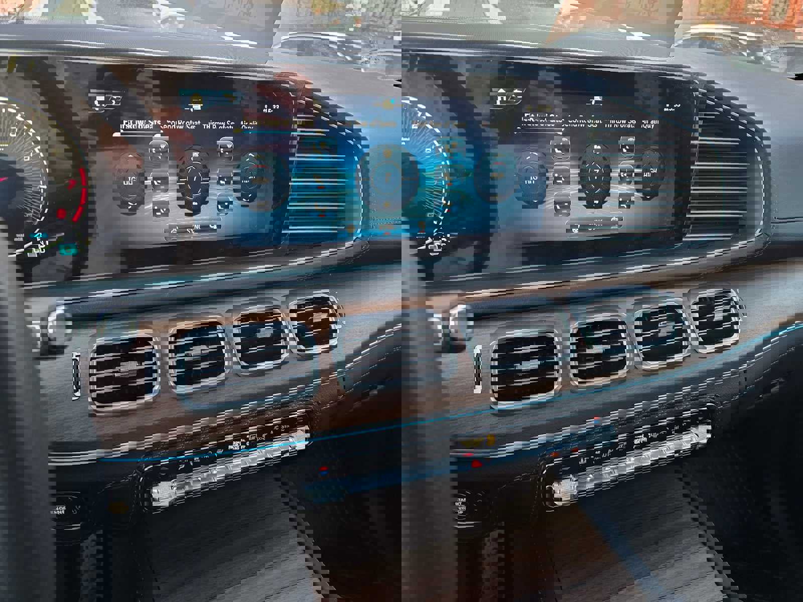 Used 2025 Mercedes-Benz GLS 580 4MATIC image 28