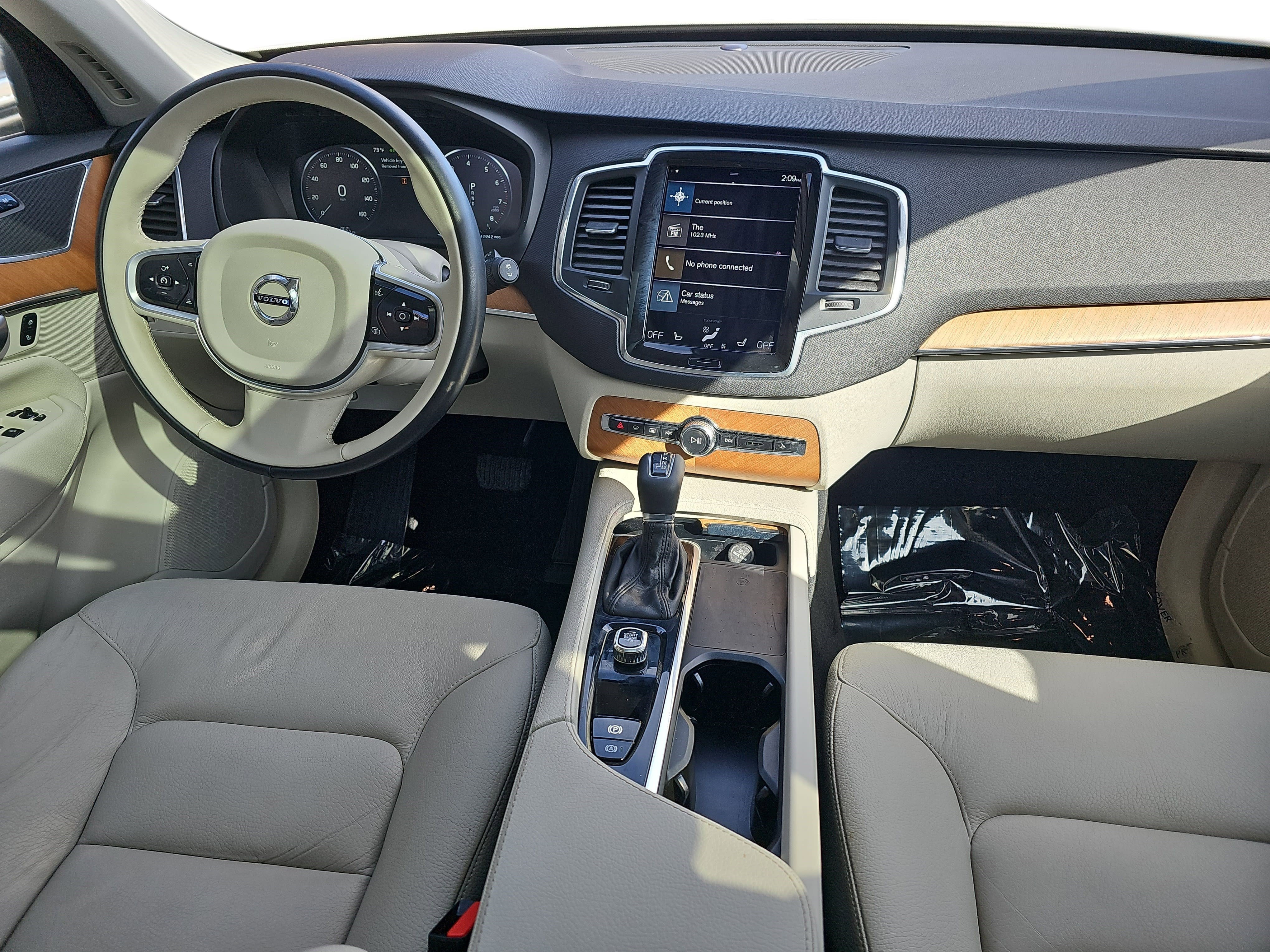 Used 2022 Volvo XC90 T6 Momentum w/ Climate Package image 9