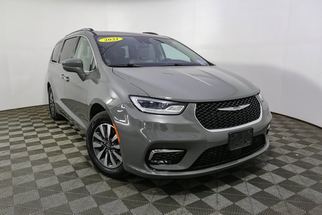 Used 2021 Chrysler Pacifica Touring-L image 3