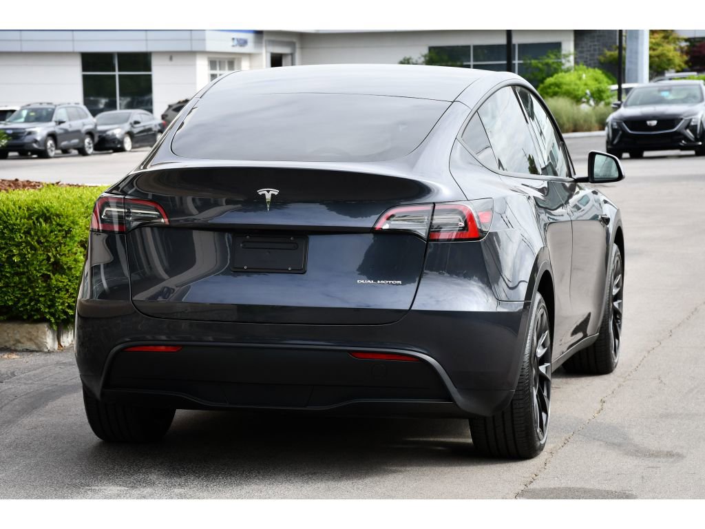 Used 2024 Tesla Model Y Long Range AWD/4WD image 5