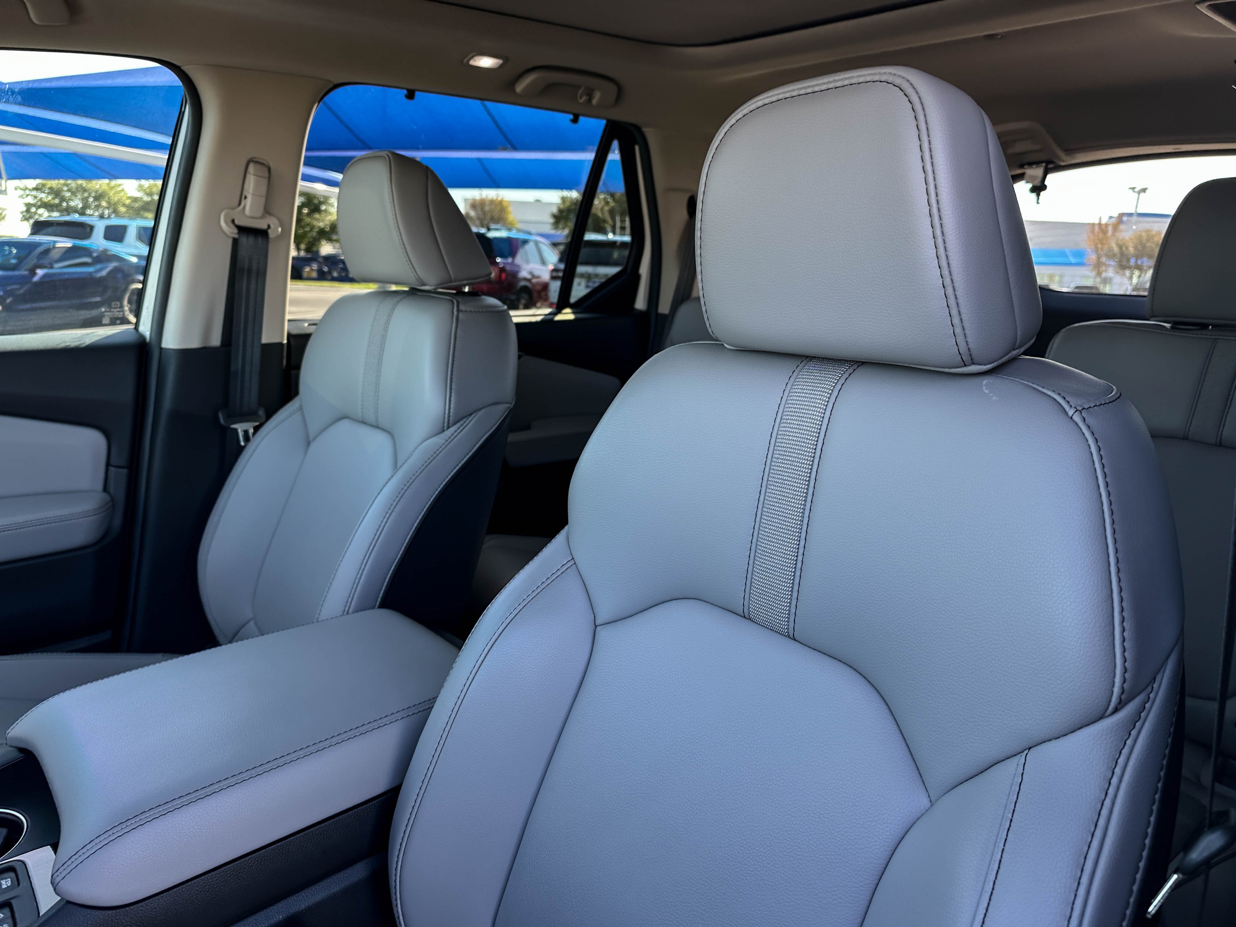 Used 2025 Honda Pilot Touring image 14