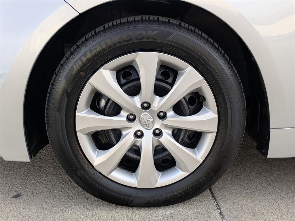 Used 2025 Toyota Corolla LE image 31