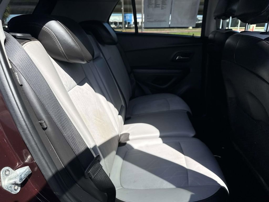 Used 2021 Chevrolet Trax LT w/ Driver Confidence Package image 11