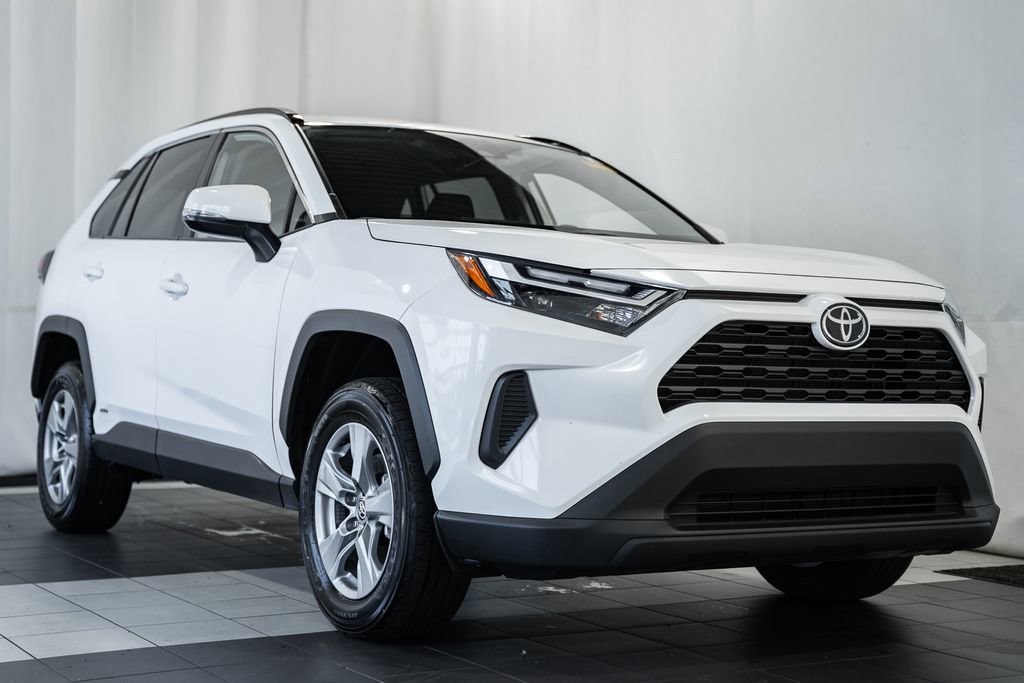 Used 2025 Toyota RAV4 XLE image 1