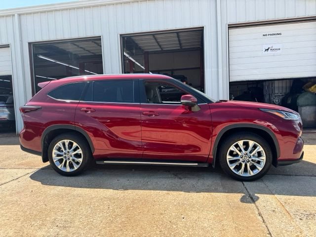 Used 2025 Toyota Highlander Limited AWD/4WD image 7