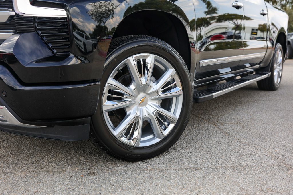 Certified 2025 Chevrolet Silverado 1500 High Country w/ High Country Premium Package AWD/4WD image 3