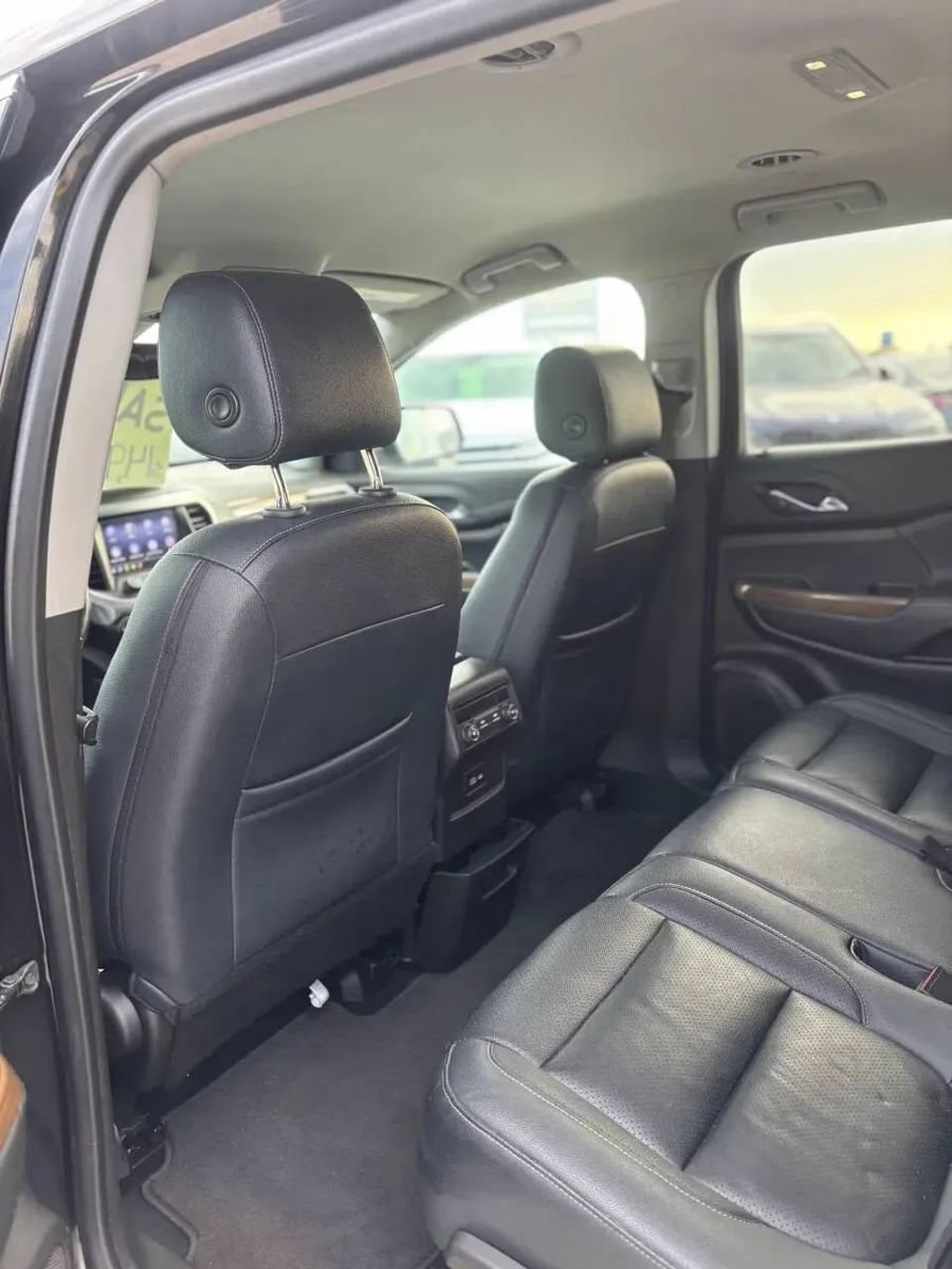 Used 2020 GMC Acadia SLE FWD image 16