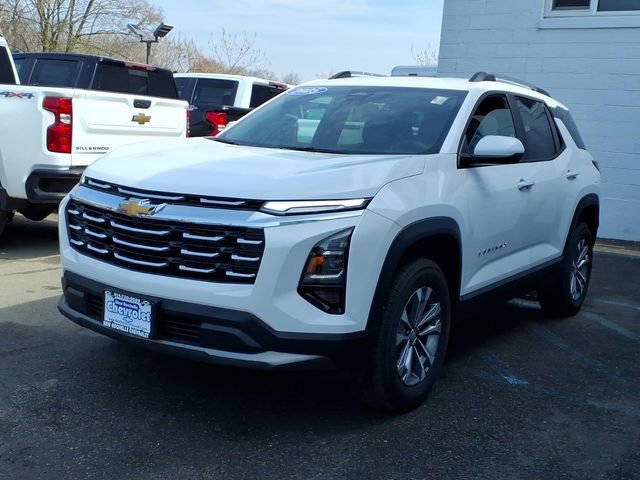 Used 2025 Chevrolet Equinox LT w/ Convenience Package II FWD image 3