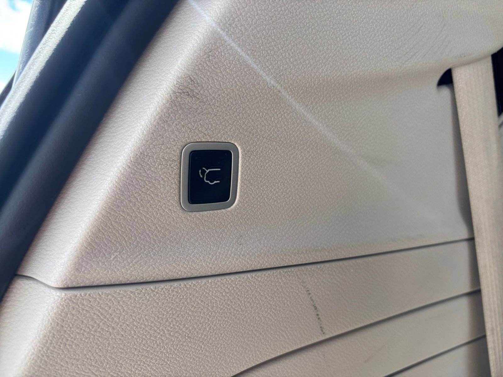 Used 2023 Chrysler Pacifica Touring-L FWD image 23