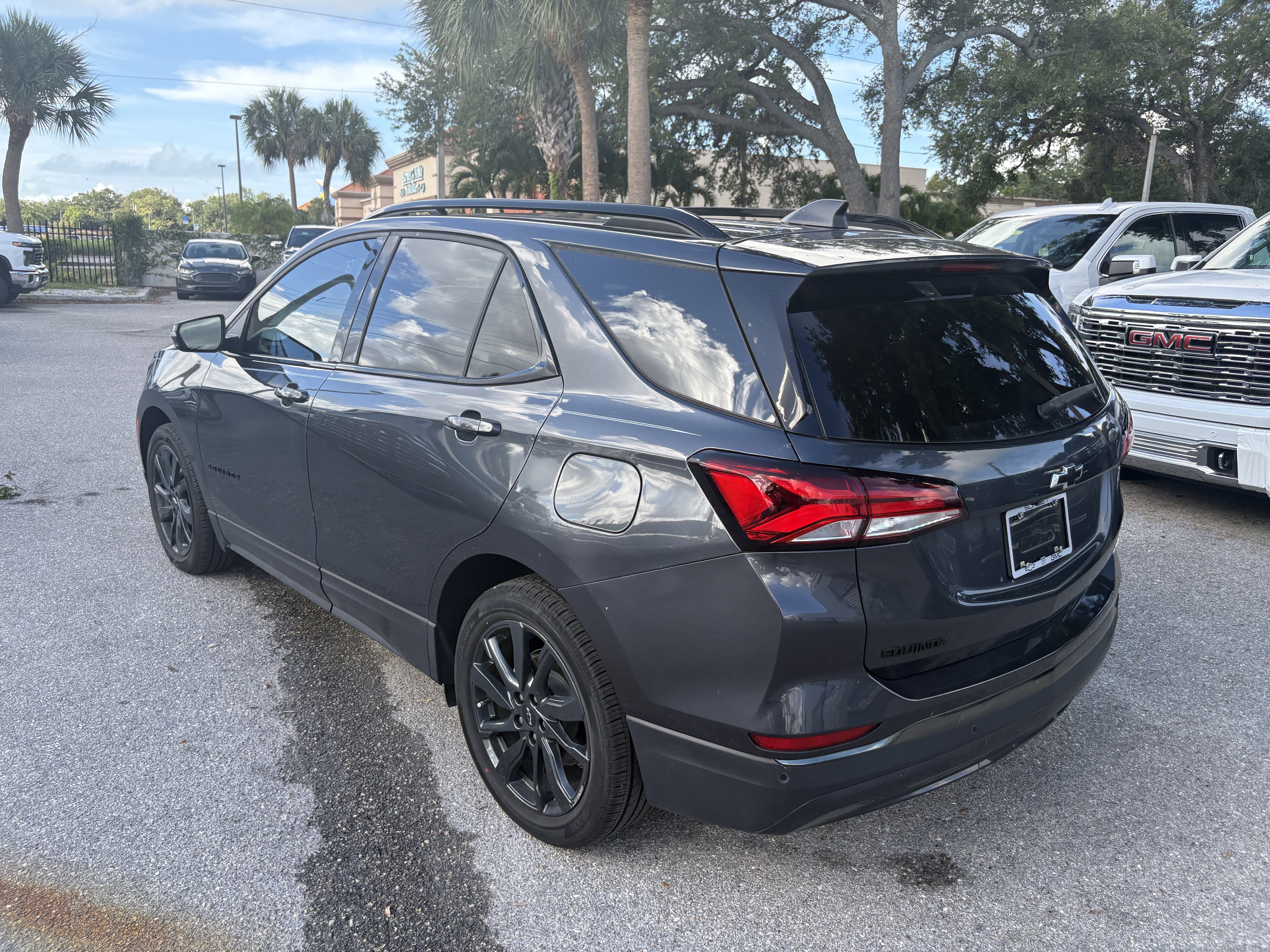 Used 2023 Chevrolet Equinox RS w/ RS Leather Package FWD image 5
