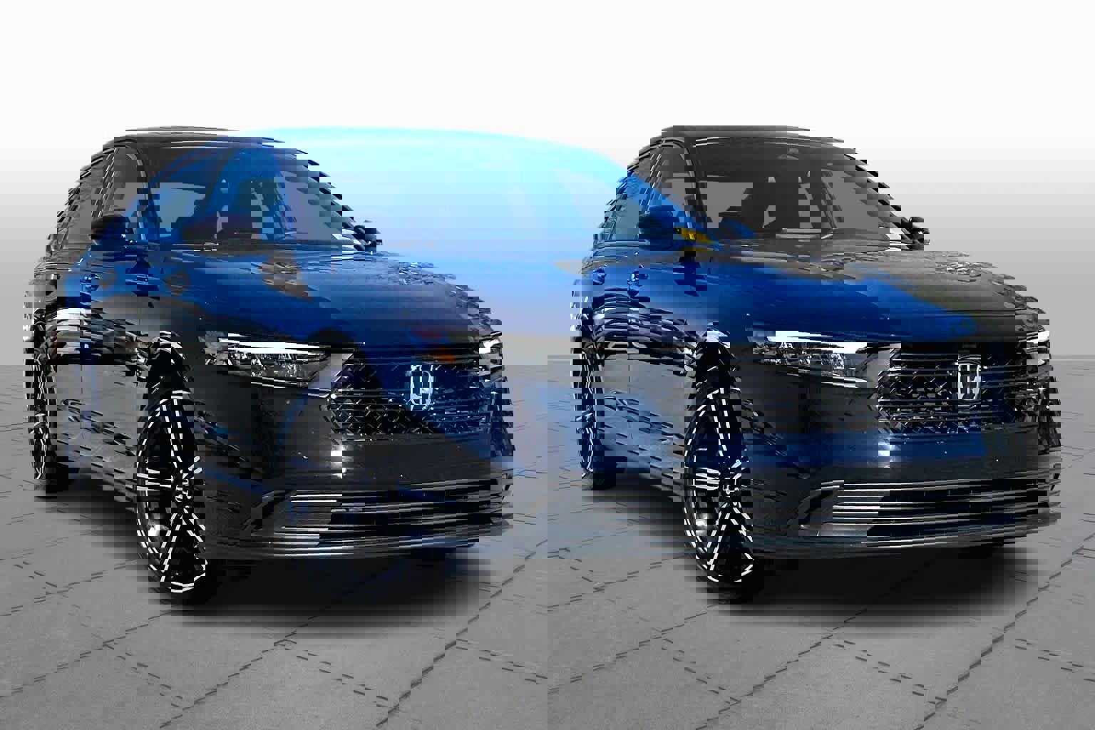 Used 2025 Honda Accord Sport image 3