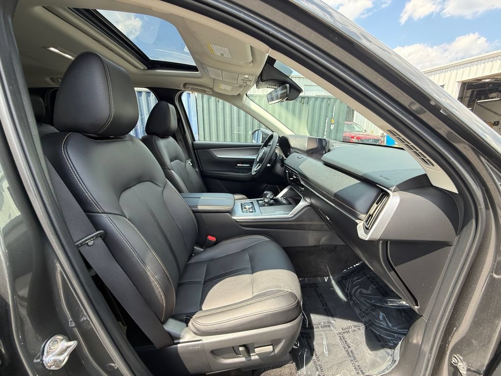 Used 2024 MAZDA CX-90 Plug-In Hybrid w/ Preferred AWD/4WD image 23