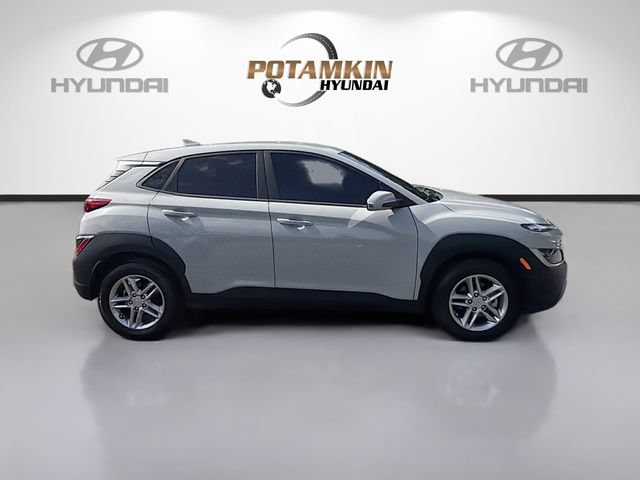 Used 2023 Hyundai Kona SE w/ Cargo Package FWD image 4