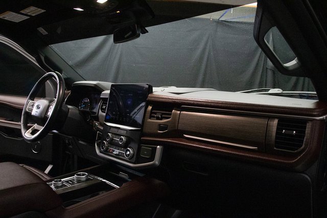 Used 2022 Ford Expedition Limited image 15